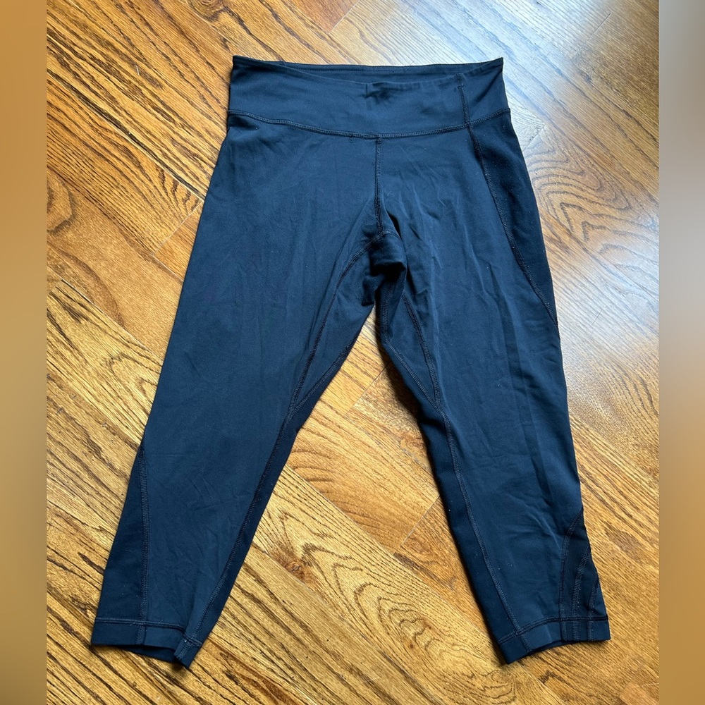 Lululemon Black Cropped Leggings in Size 6/8